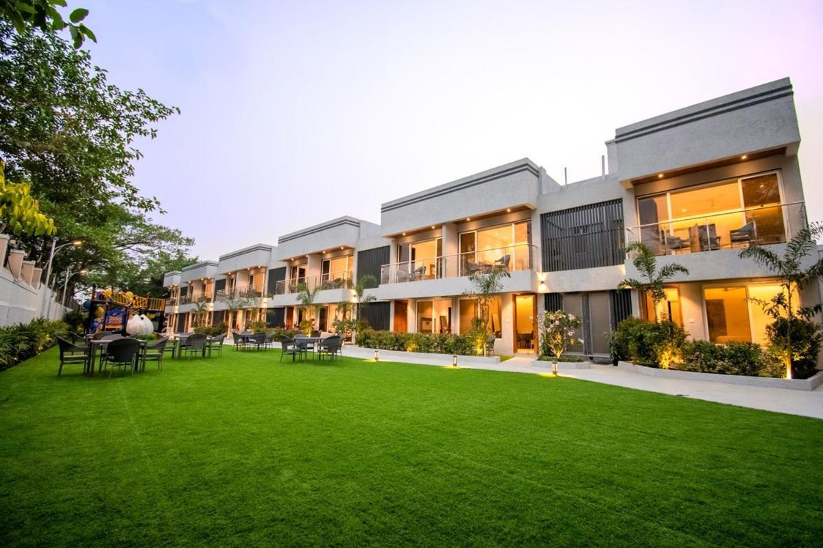 Meritas Aura Resort Lonavala Extérieur photo