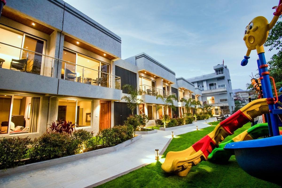 Meritas Aura Resort Lonavala Extérieur photo