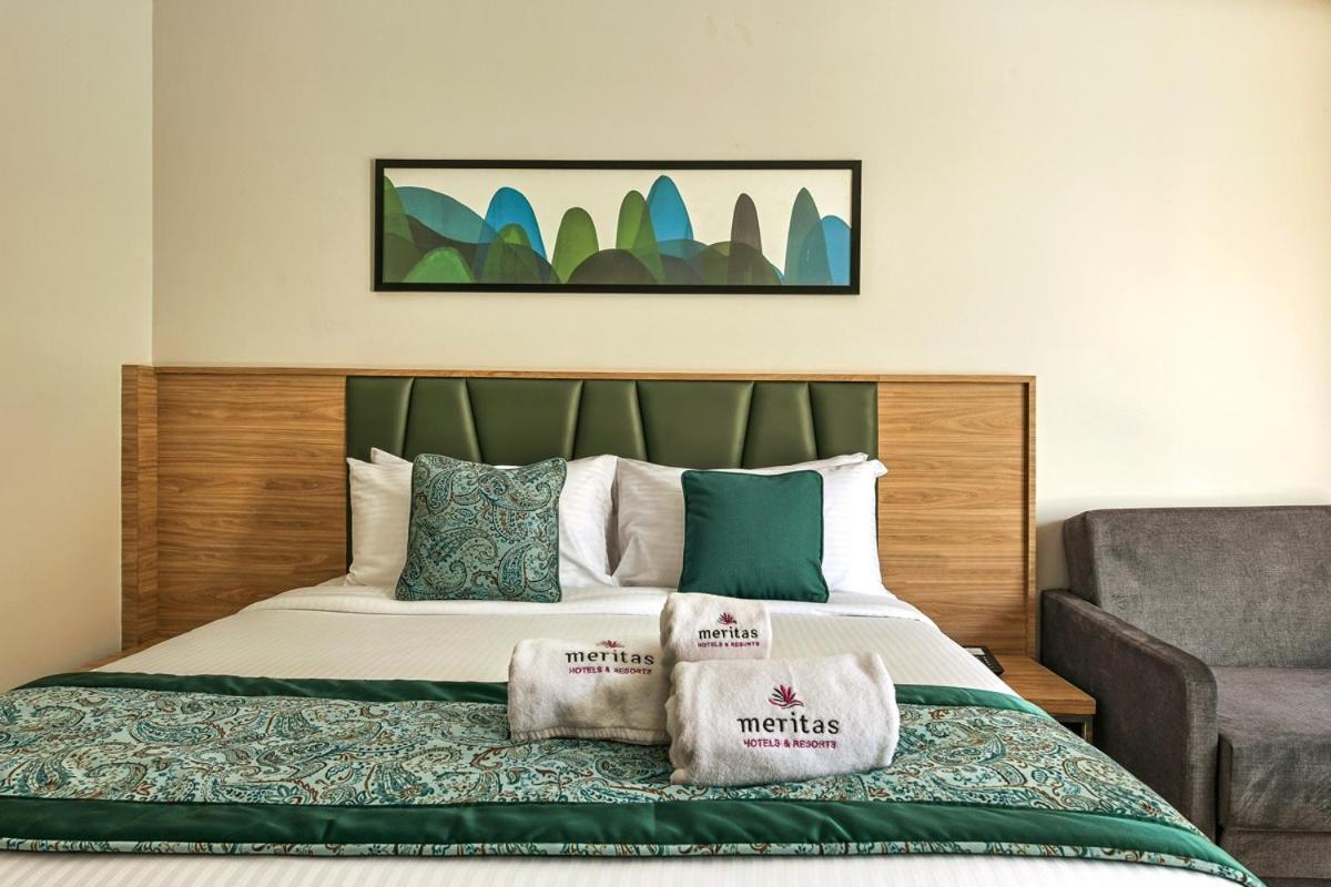 Meritas Aura Resort Lonavala Extérieur photo