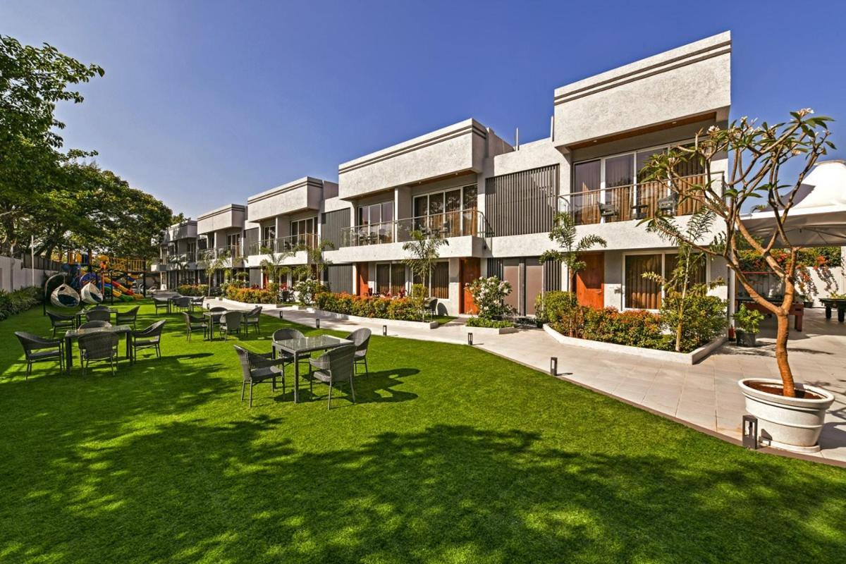 Meritas Aura Resort Lonavala Extérieur photo