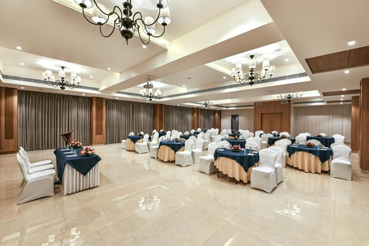 Meritas Aura Resort Lonavala Extérieur photo